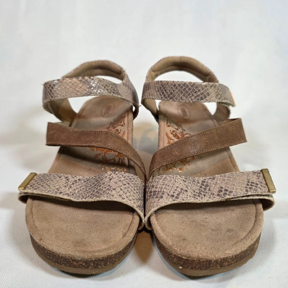 AETREX Womens 8.5 Brynn Wedge Sandals Brown Snakeskin Leather Orthopedic Comfort